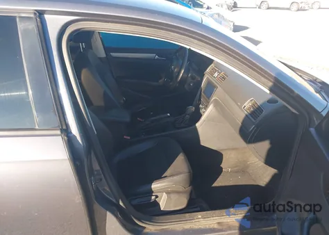 2014 Volkswagen Passat 2.5L Wolfsburg Edition z USA, uszkodzony, nr VIN 1VWAP7A36EC006471